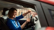 Ford выяснил, что почти каждая вторая женщина-водитель в России проверяет безопасность своих пассажиров